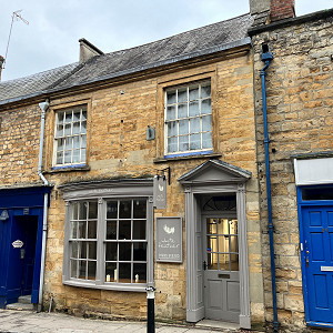 Shop to let in Sherborne, Dorset